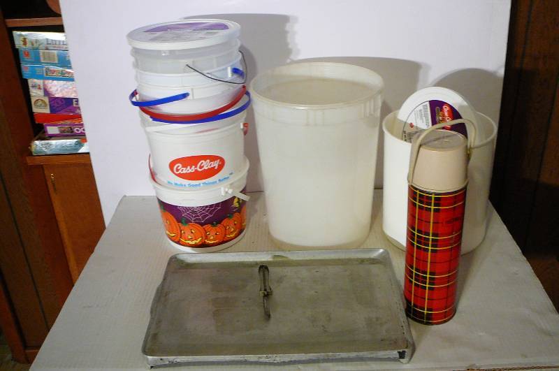 lot 370 image: Misc. Plastic Containers, Aluminum Griddle, Vintage Thermos