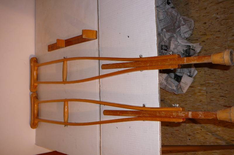 lot 373 image: Crutches, Vintage Ritz foot measure
