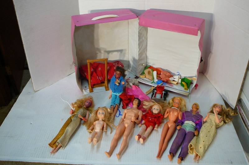 lot 271 image: Various Barbie & Ken Dolls