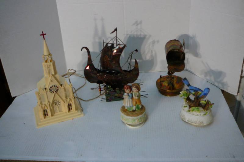 lot 273 image: Misc. Music Boxes, tin Ceramic, Light up Church