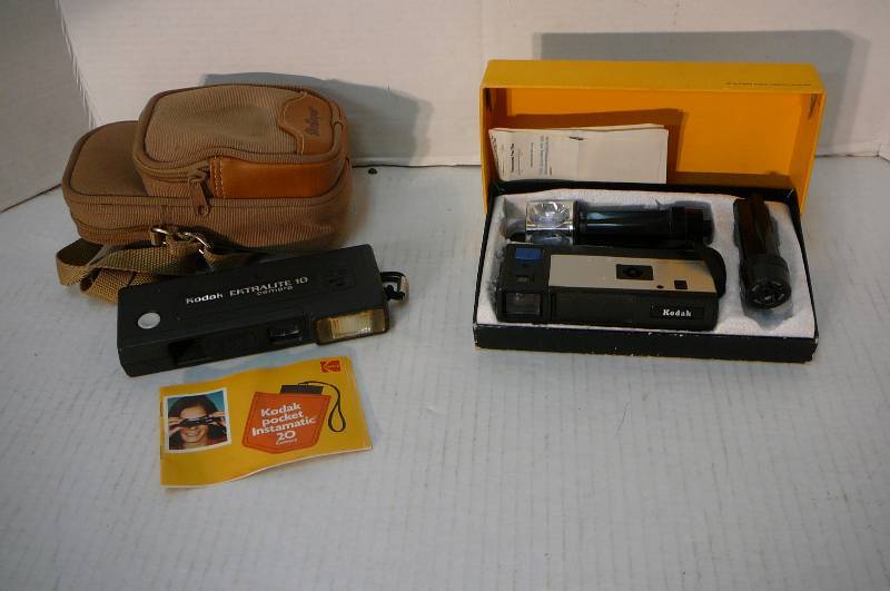 lot 275 image: Kodak EktraLite 10 Camera, Kodak Pocket Instamatic 40 Camera Complete kit in box