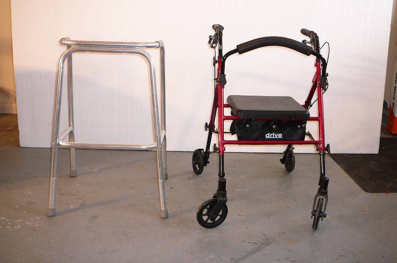 lot 397 image: Stationary Walker Assist ,   Drive medical Walker one wheel is broken