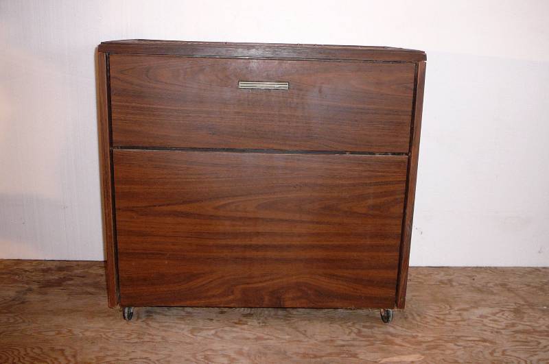 lot 395 image: Westbend Automatic Humidifier 22 34h x 13d x 26 14w