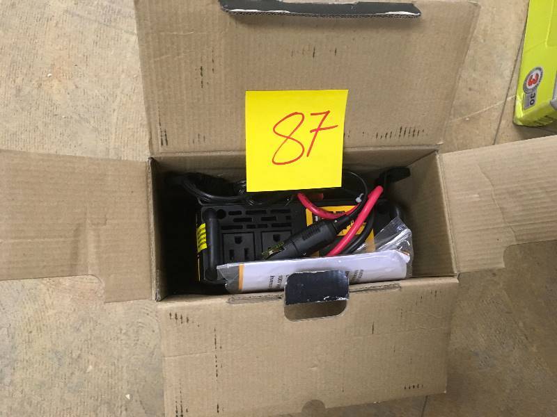 DEWALT 1000-Watt Power Inverter in like New conditions