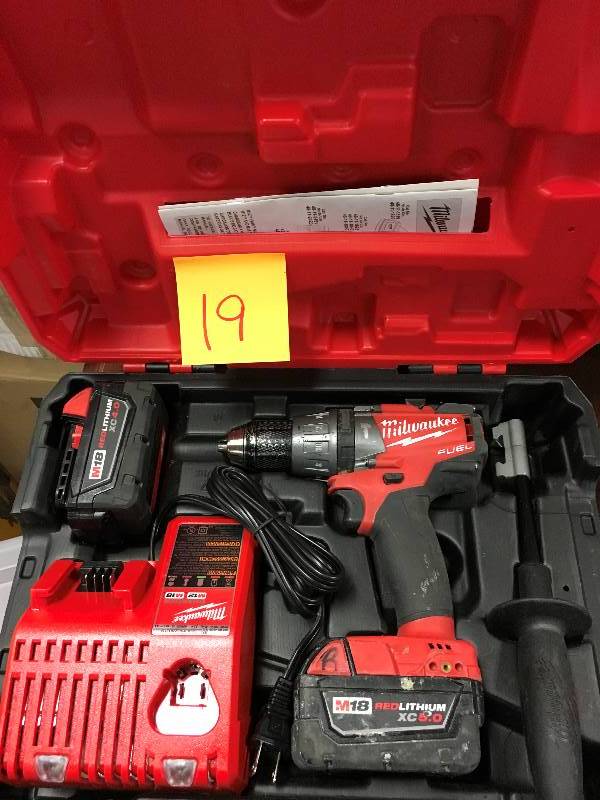 Milkwaukee M18 Fuel 18 Volt 12 in Hammer DrillDriver Kit used in good working condition