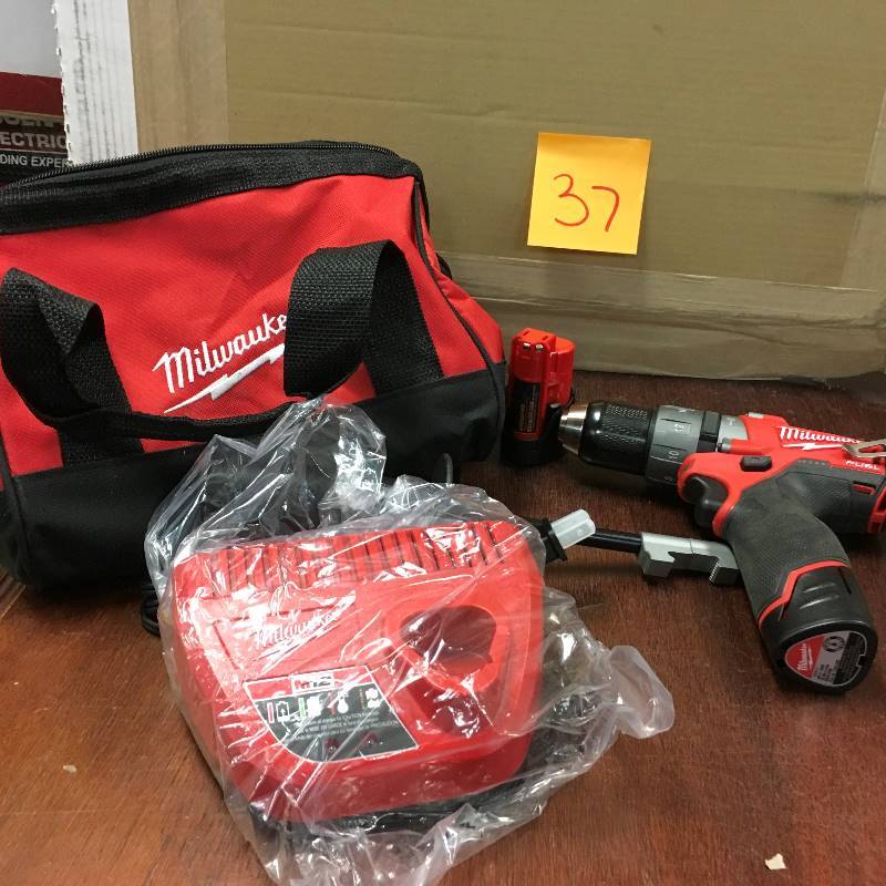 Milwaukee M12 12V  12 in. Hammer Drill Kit in like new condition