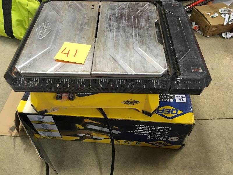 QEP 650 XT 7 in Wet Tile Saw with Extension Table used in good working condition