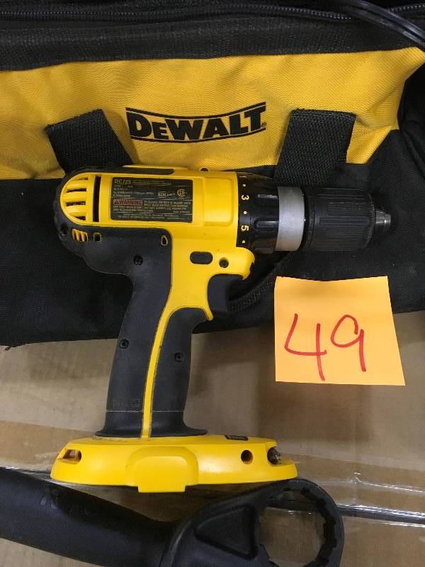 DeWalt 18-Volt NiCd Cordless 12 in Compact Hammer Drill in like new condition