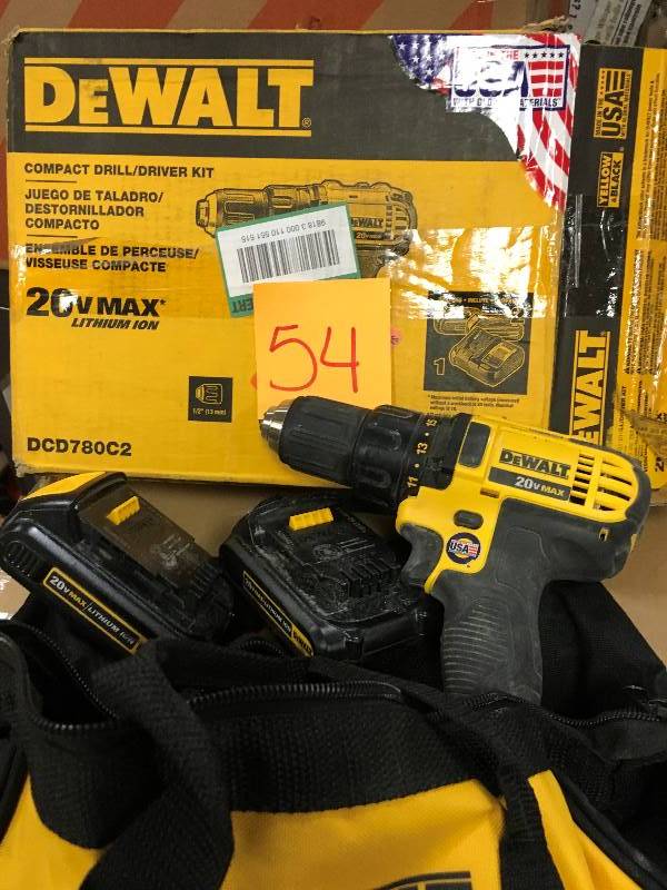 DeWalt 20-Volt Lithium-Ion Cordless Compact DrillDriver with (2) Battries 1.5Ah, Charger and Contractor Bag not used