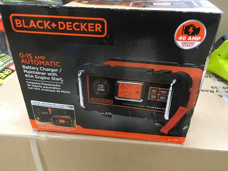 Black & Decker 0-15 Amp Automatic Battery Charger  Maintainer with 40Amp Engine Start in working conditions