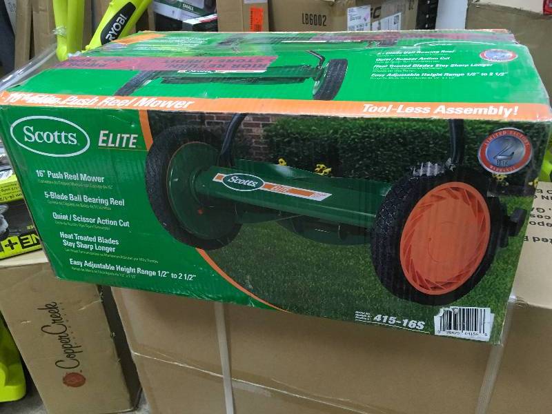 Scotts 16 in. Manual Walk Behind Push Reel Lawn Mower in working conditions