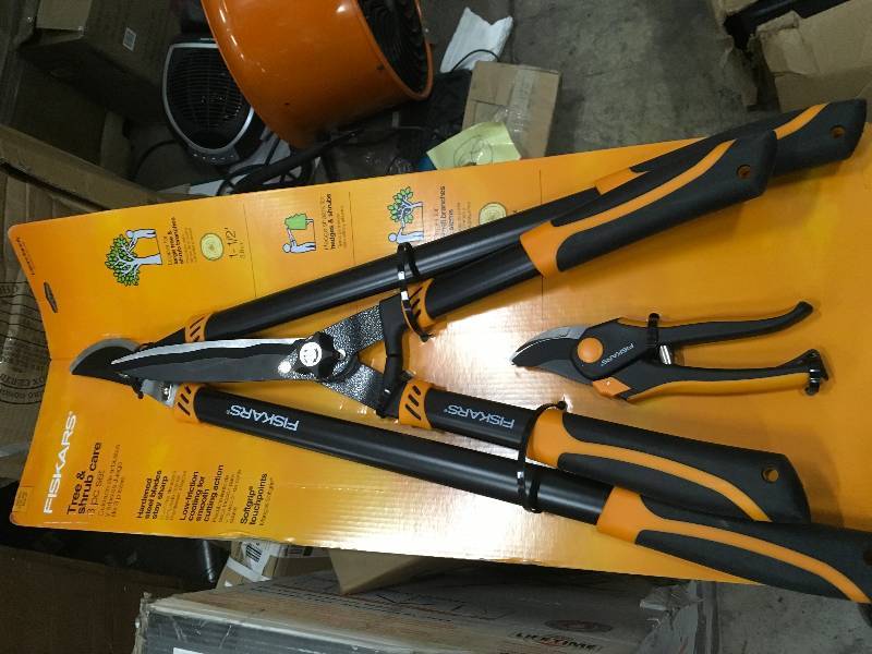 Fiskars 3- Piece Lopper , Hedge Shear, Pruner Tree and Shrubcare Kit New