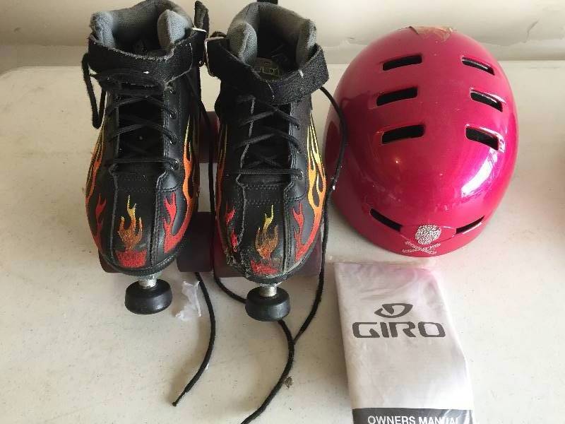 lot 67 image: Rollerskates & Helmet 7