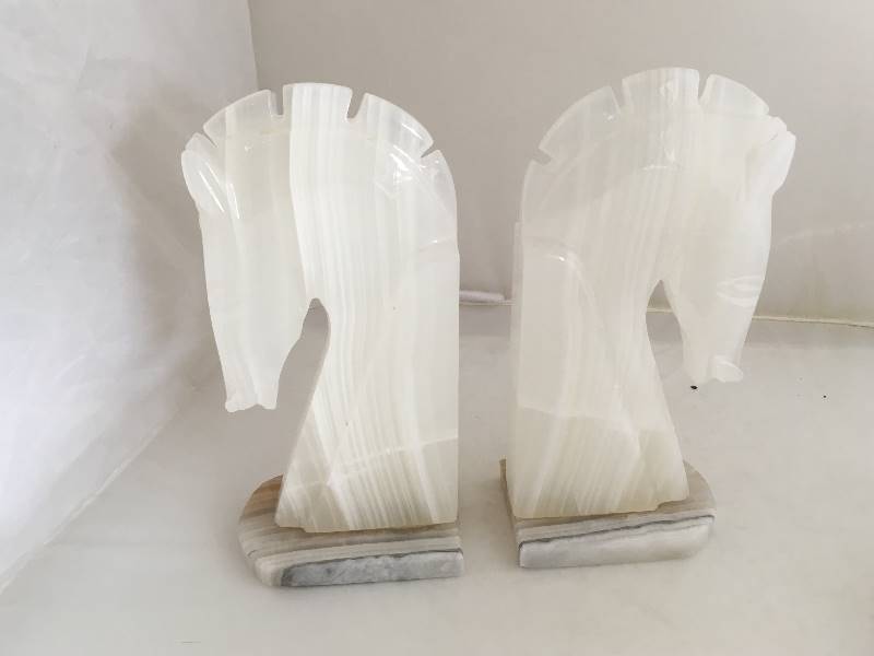 lot 95 image: Onyx Bookends & Coasters