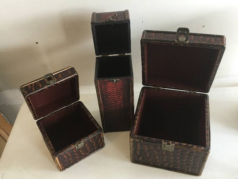 lot 93 image: Decorator Boxes