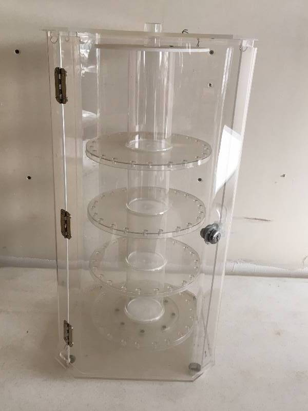 lot 101 image: Revolving Display with Key