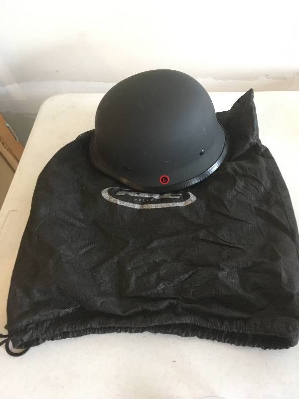 lot 138 image: Old School Helmet L