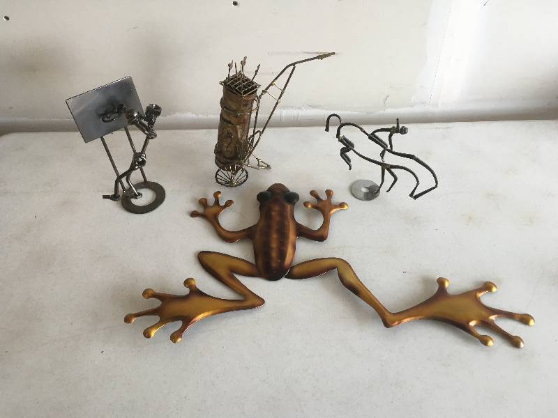 lot 165 image: Metal Decorations - Frog, Golf Clubs, More