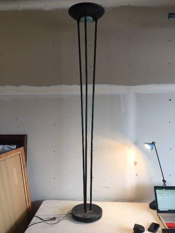 lot 209 image: Black Metal Floor Lamp