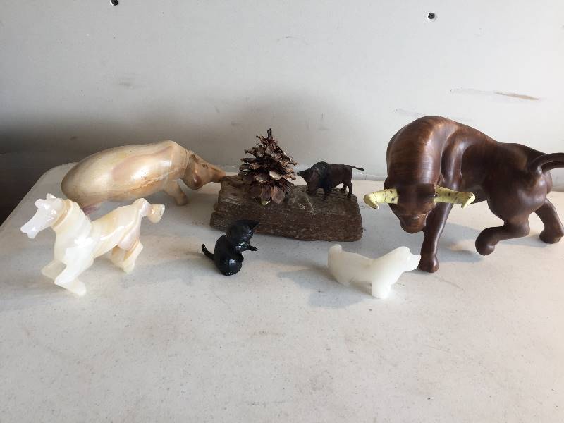 lot 274 image: Onyx, Ceramic, Soapstone Animal Figurines