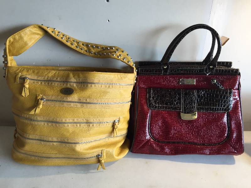 lot 275 image: D&B & Samantha Brown Large Purses