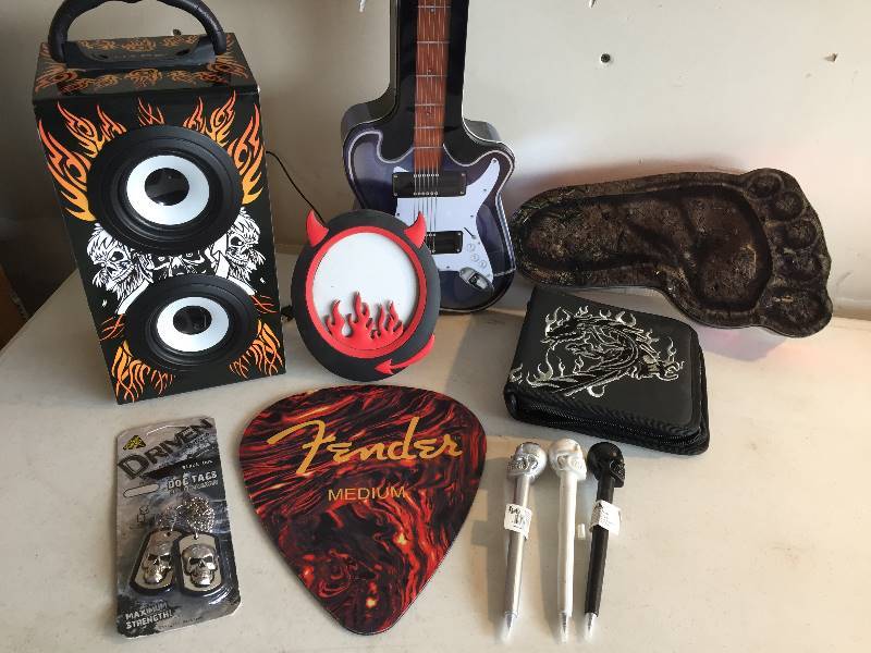 lot 277 image: Skull & Flames Speaker & Decorations