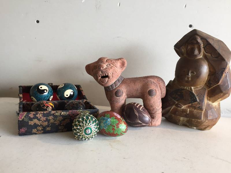 lot 278 image: Asian Chime Balls, Eggs, Figurines