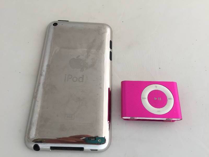 lot 281 image: Apple Ipods