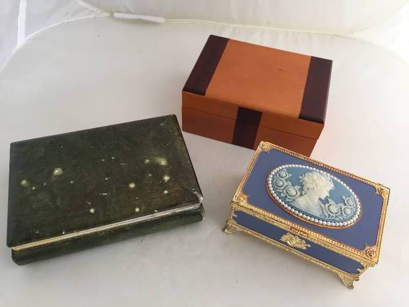 lot 283 image: Jewelry Trinket Boxes