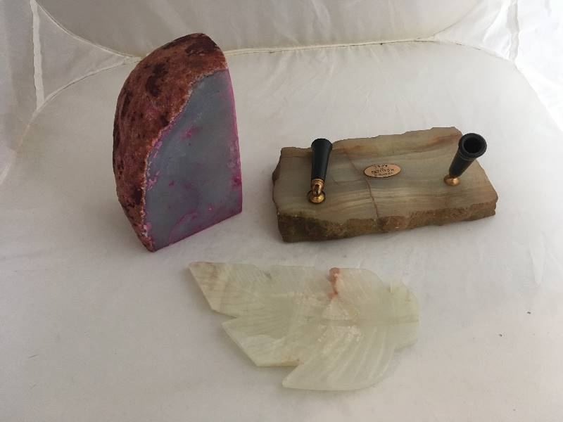 lot 313 image: Polished Agate Bookend, Vintage Pen Holder, Leaf Decoration