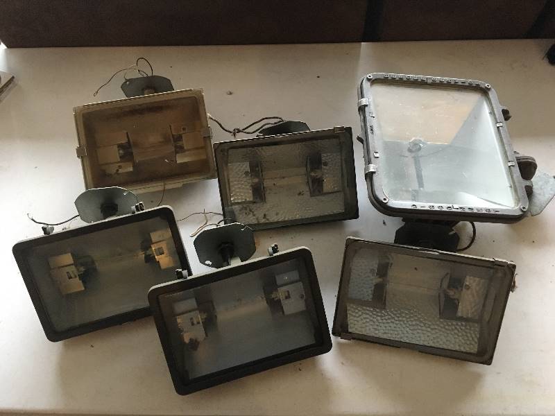 lot 320 image: Outdoor Spotlights
