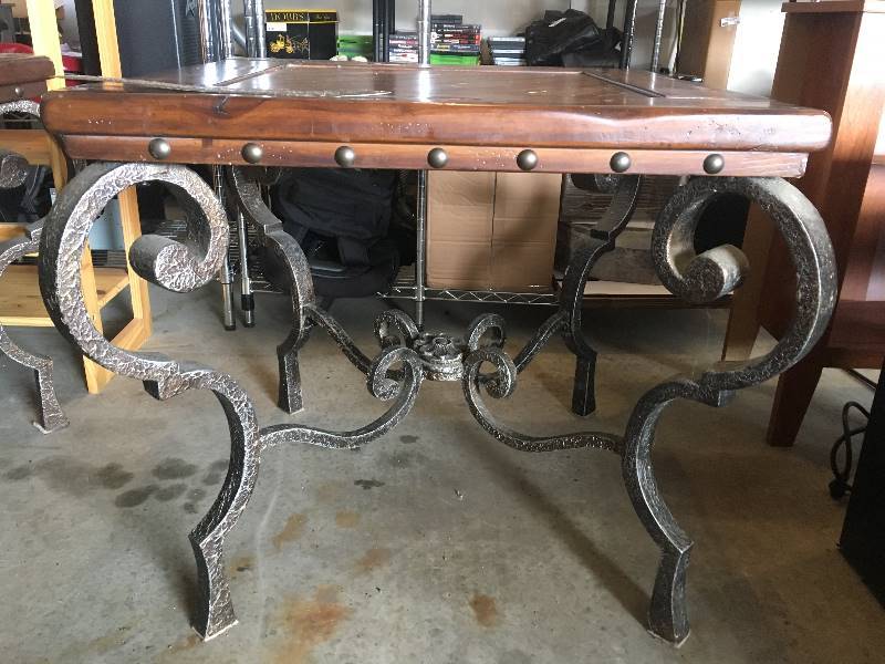lot 231 image: End Table - Metal & Wood