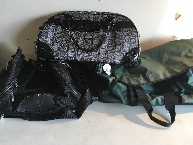 lot 253 image: Duffle & Tote Bags