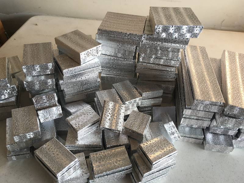 lot 261 image: Silver Foil Jewelry Gift Boxes