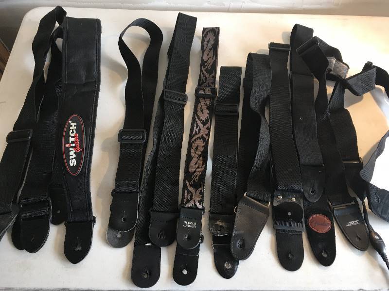 lot 265 image: 12 Guitar Straps Fender Vinci Switch more