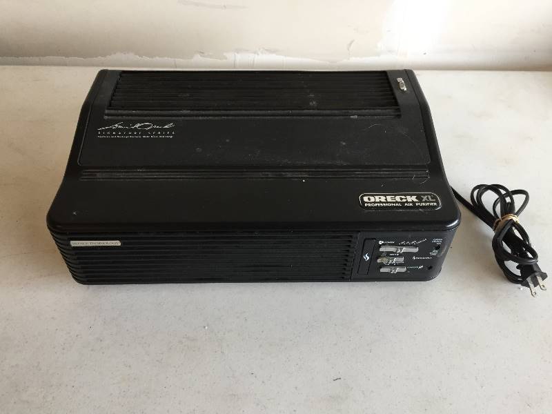 lot 189 image: Oreck XL Professional Air Purifier