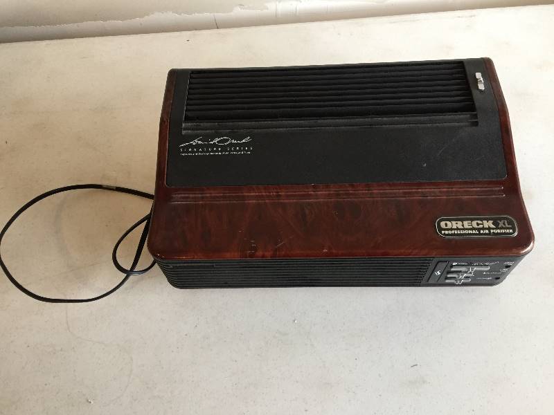 lot 190 image: Oreck XL Professional Air Purifier