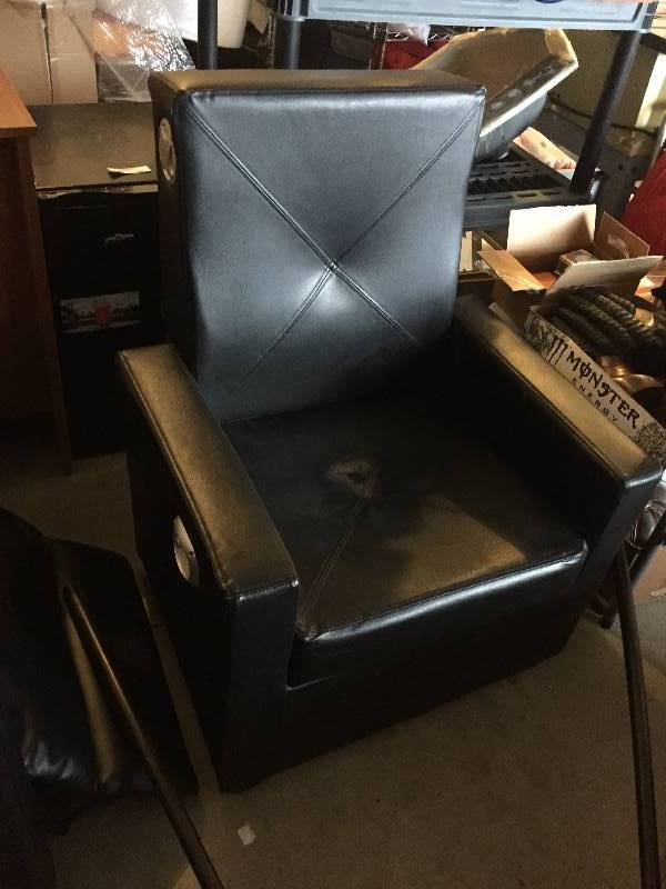 lot 7 image: Black Chair with Built in Speakers