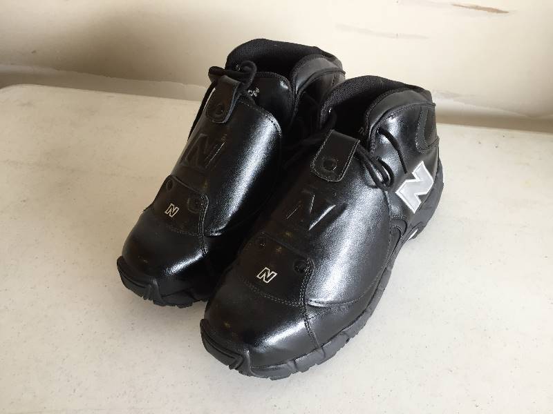lot 43 image: Dunham by New Balance Shoes 12