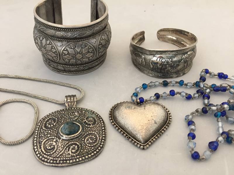 lot 339 image: Costume Jewelry - Cuff Bracelets & Necklaces