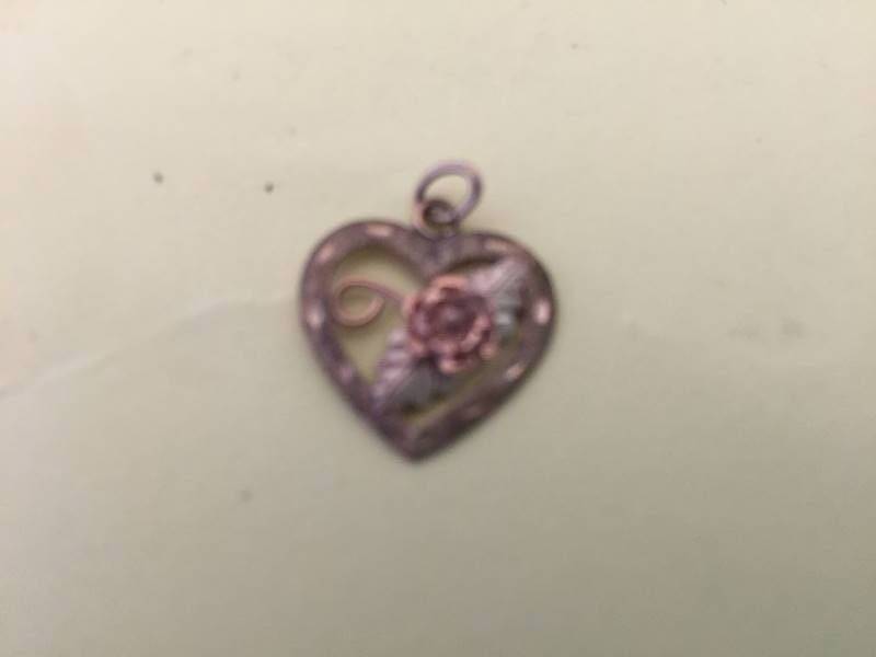 lot 342 image: 10K Heart Charm Pendant