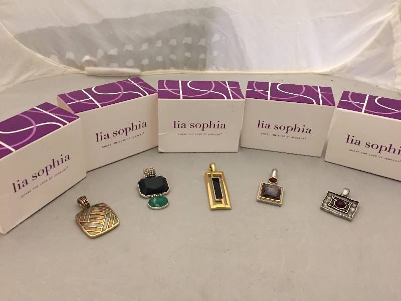 lot 346 image: 5 Lia Sophia Pendants