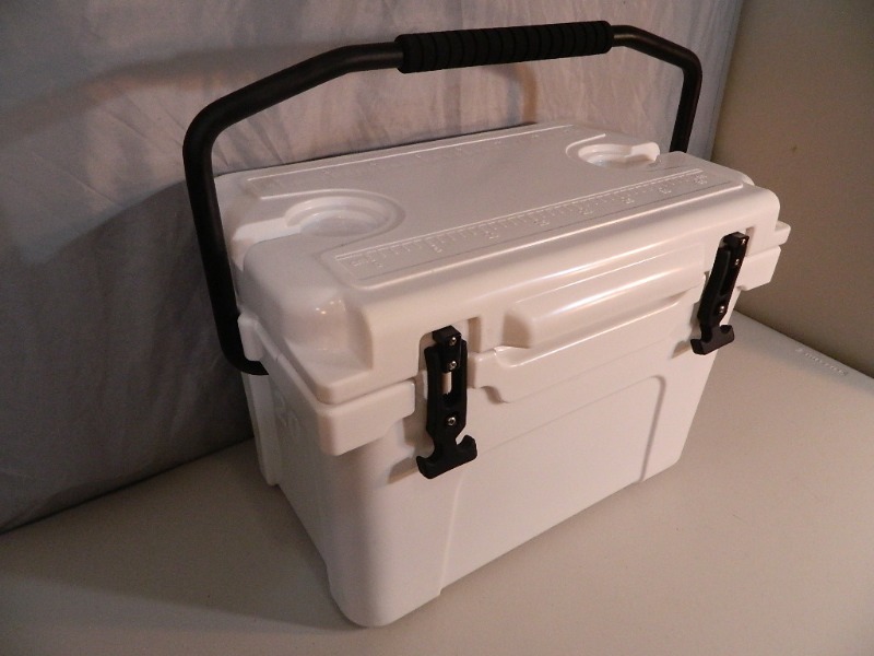 lot 5 image: New Roto Mold Cooler