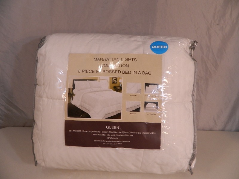 lot 10 image: New Manhattan Lights Collection 8 Pc Bed in A Bag