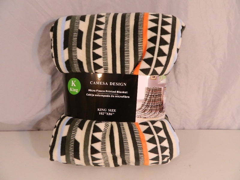 lot 11 image: New Camesa Designs King Size Super Soft Blanket
