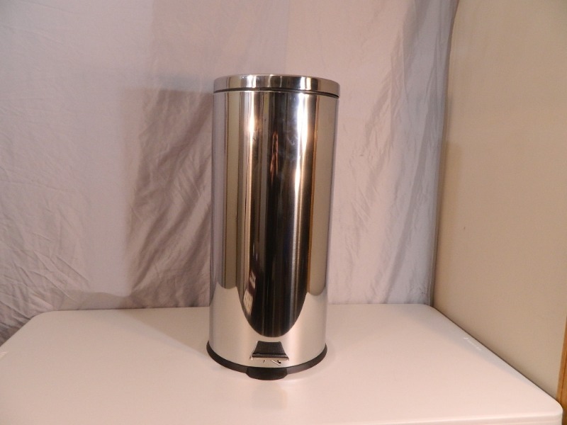 lot 21 image: New SS Garbage Can