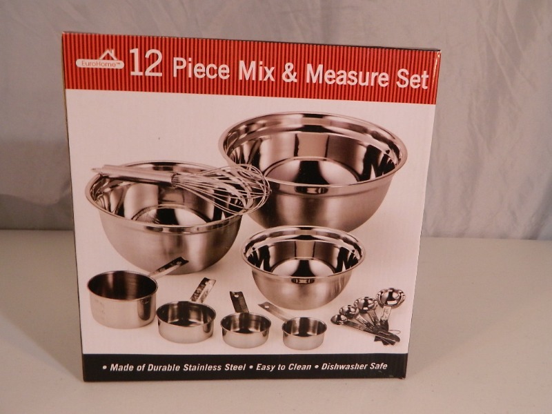 lot 32 image: New 12 Pc Mix and Measure Set