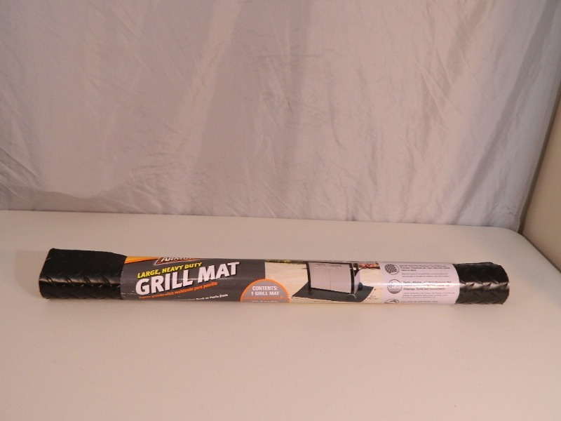 lot 41 image: New ArmorAll Large Heavy Duty Grill Mat