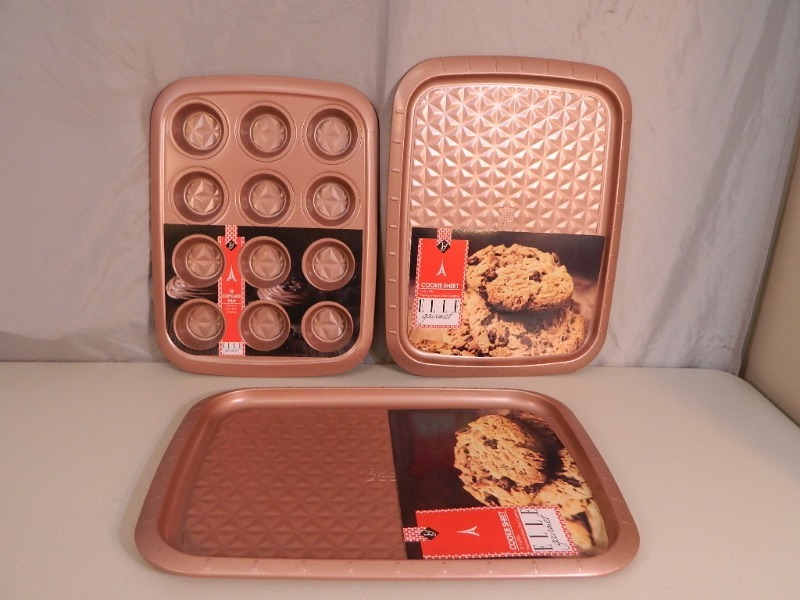 lot 44 image: Elle Magazine Elle Gourmet Baking Pans