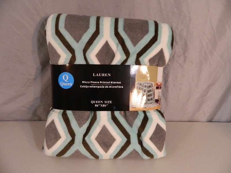 lot 59 image: New Queen Sized Super Soft Micro Fleece Printed Blanket